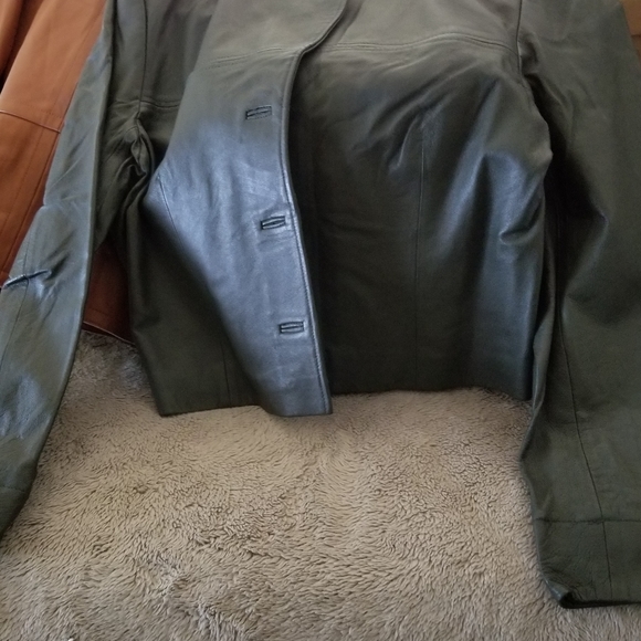 Jacker - Picture 4 of 5